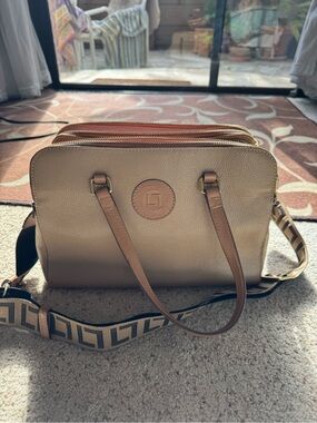 Luz da Lu: Leather Bag in Beige with Contrast Strap